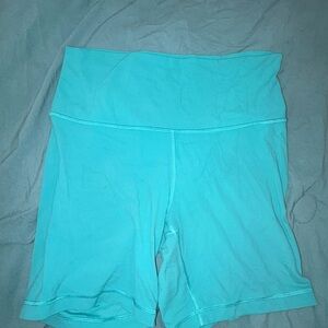 Tna butter aritzia shorts size L biker shorts